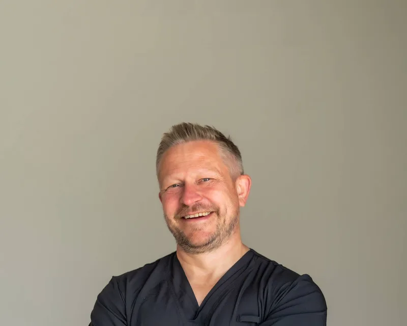 Tannlege og klinikkeier Thomas Hagen ved Tannkontoret